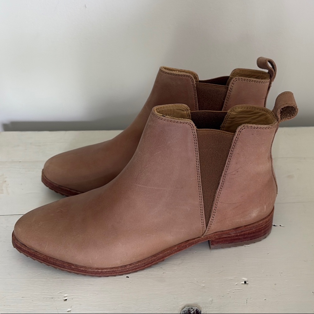 Nisolo Tan Ankle Booties with Elastic Panels
